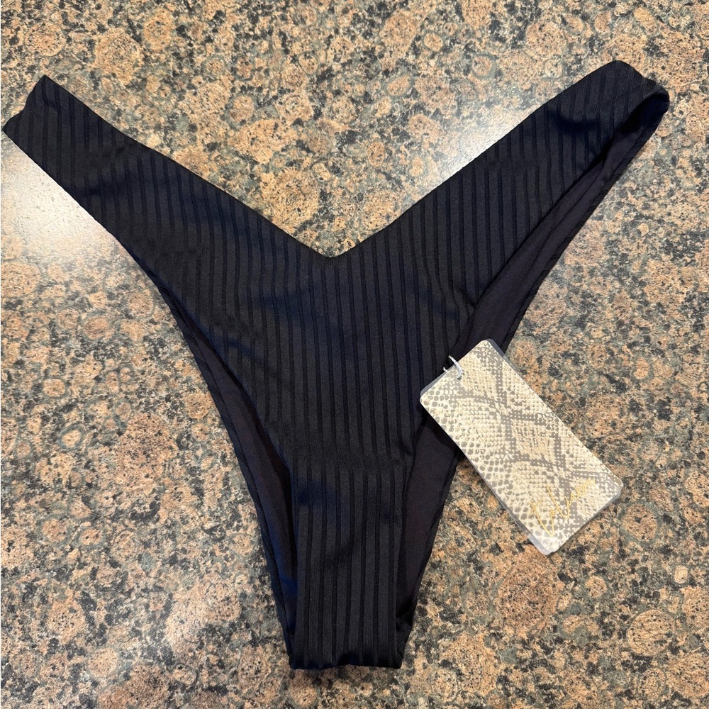 Toluca Vesta Mini Bottom